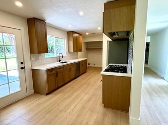 Building Photo - 1909 N Abbie Way