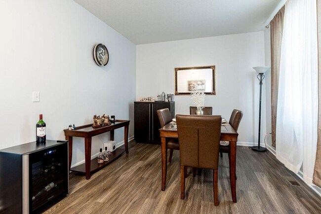 Building Photo - 123 Schellinger St