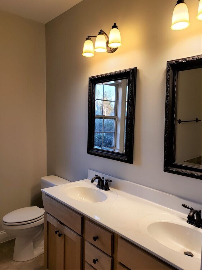 Building Photo - ~ COMPASS POINTE ~