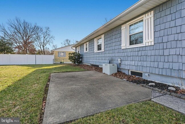 Building Photo - 6219 Groveland Rd