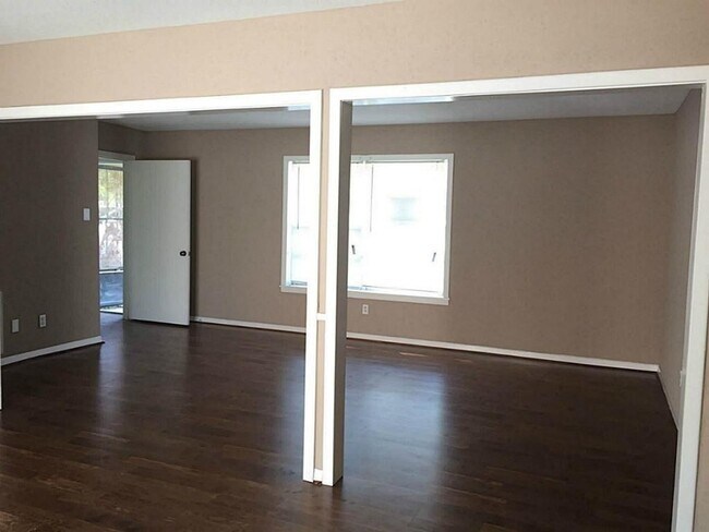 Building Photo - Gorgeous all renovated Home in Texas City,...