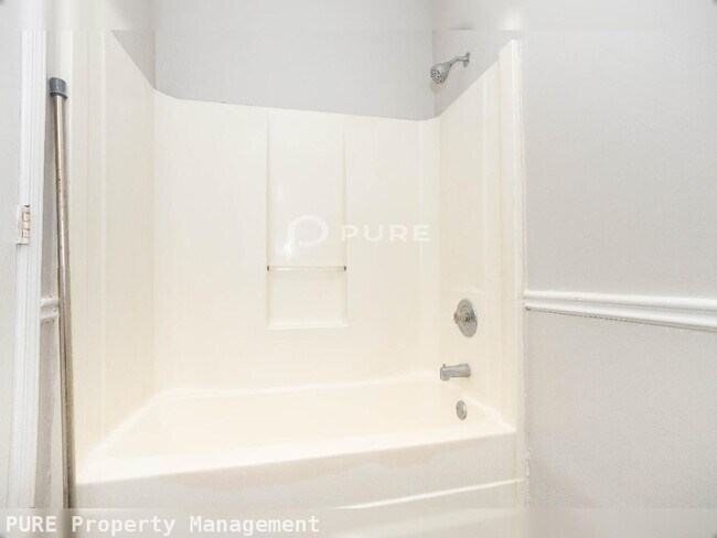 Building Photo - Price Drop Alert!   Rental Specials Available! Neal Avenue Home!  Available Now