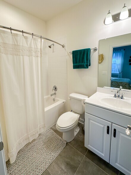 Building Photo - 1058 Old Trail Dr