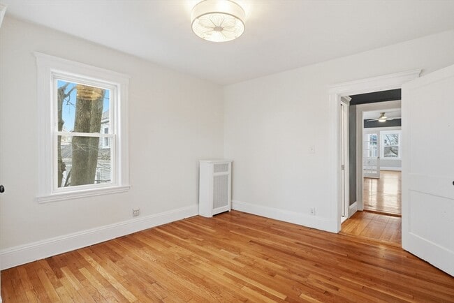 Building Photo - 15 Adelaide St