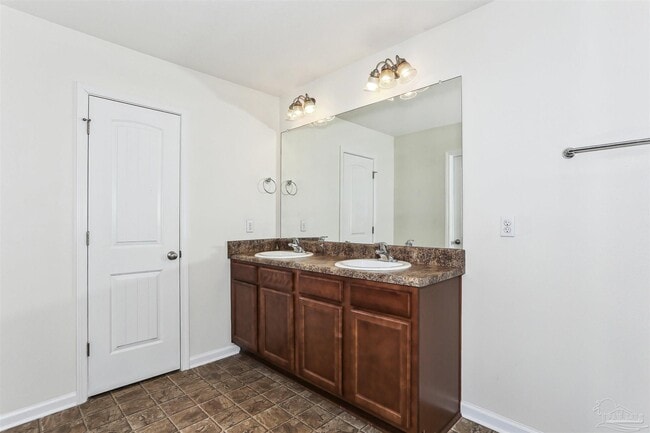 Building Photo - 499 Portside Dr