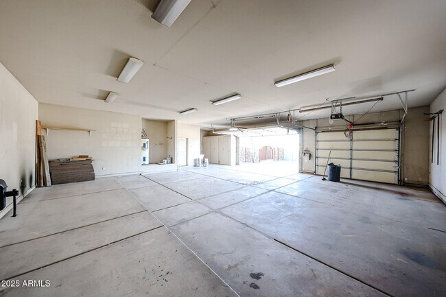 Building Photo - 15225 W Frontier Dr