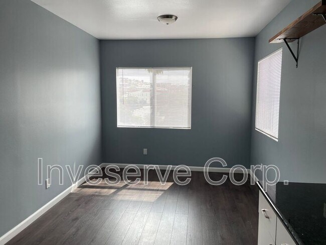 Building Photo - 1165 Sunvue Pl