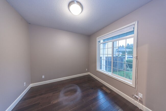 Building Photo - Spacious 4-Bedroom Home on Fisher’s Landing Cul-de-Sac