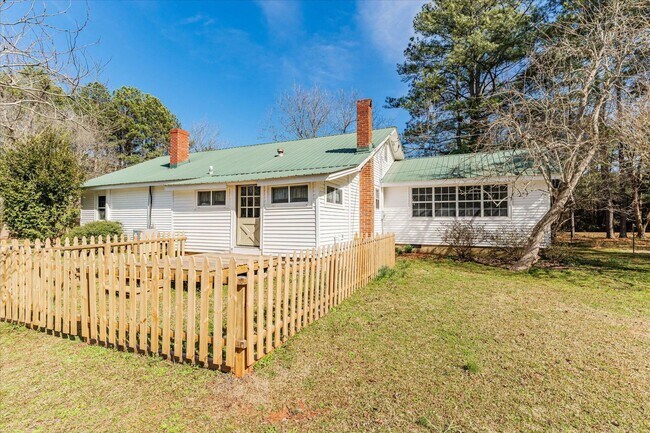 Building Photo - 3204 Ray Owens Rd