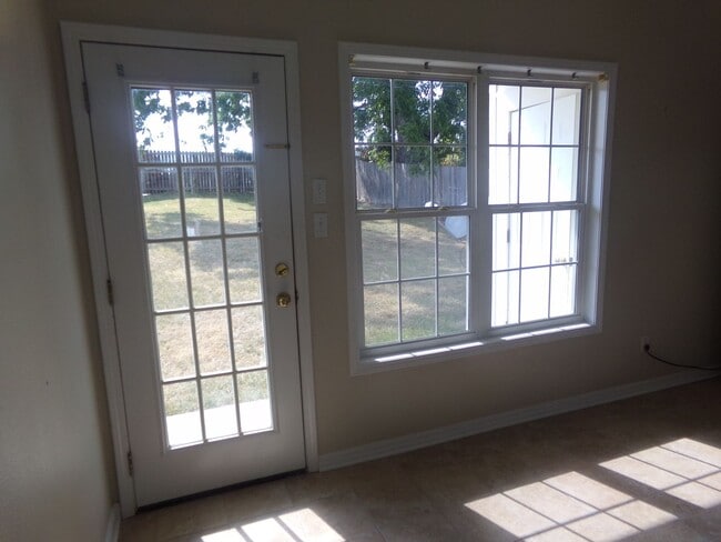 Building Photo - 901 Cook St