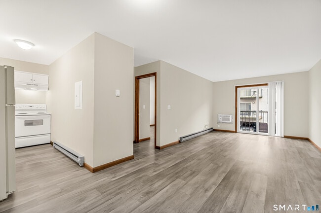 Building Photo - 115 Short Beach Rd