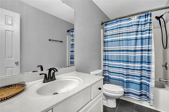 Building Photo - 4 Bedroom 2.5 Bathroom