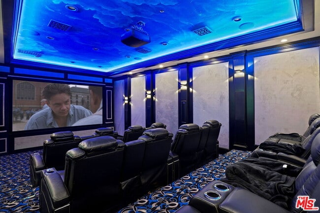 Building Photo - 20101 SW Cypress St