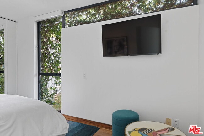 Building Photo - 7 Vicente Ter