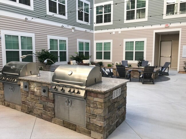 Building Photo - A1 | 1 Bed 1 Bath | 739 sf