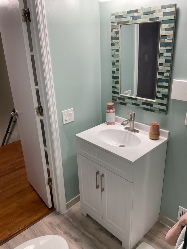 Building Photo - 530 Western Row Rd