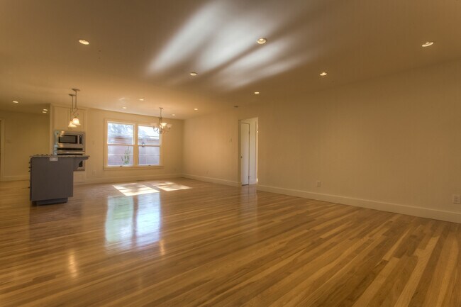 Building Photo - Fantastic Remodel in a Perfect Location!