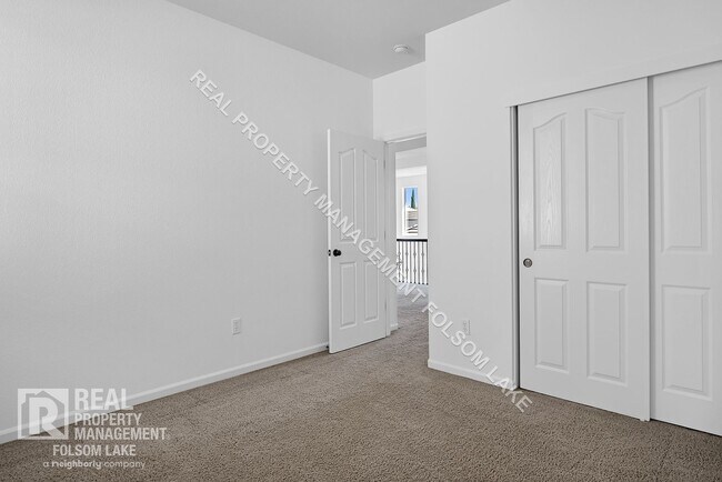 Building Photo - Spacious 4 bedroom 3 bath home in Anatolia