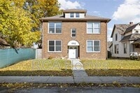 Building Photo - 1112 Pleasant St
