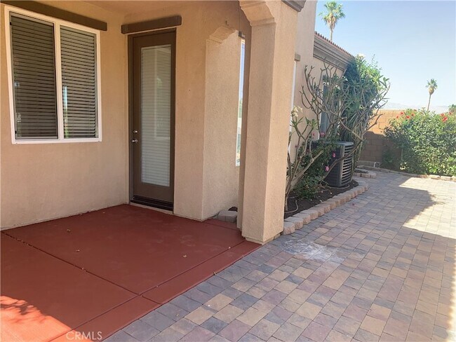 Building Photo - 77184 California Dr