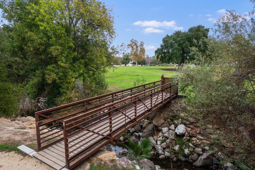 Building Photo - 4732 Park Granada