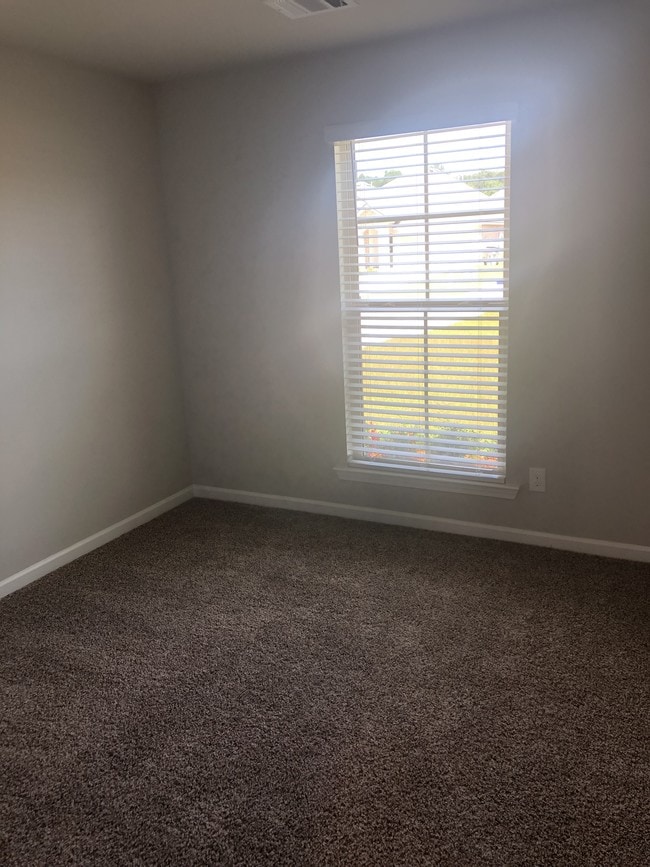 Building Photo - 16724 Highland Heights Dr