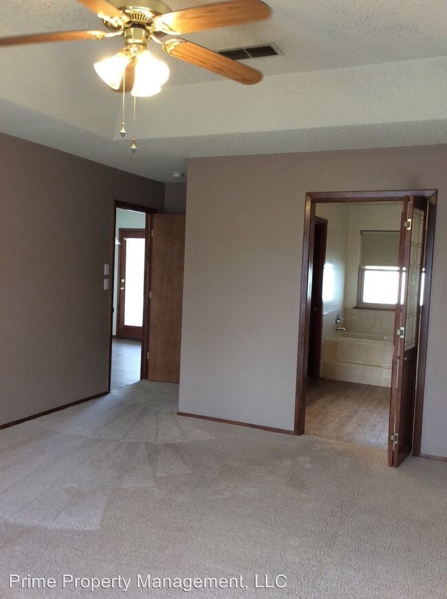 Building Photo - 3 br, 2 bath House - 116 Rosewood Dr.