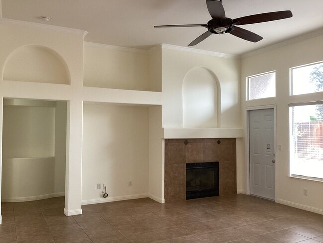 Building Photo - 7526 N Ellendale Ave