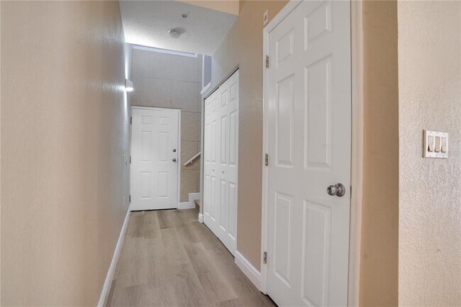 Building Photo - 5028 Sunridge Palms Dr