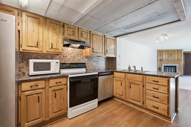 Building Photo - 11540 W 70th Pl