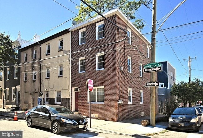 Building Photo - 1554 N Lawrence St
