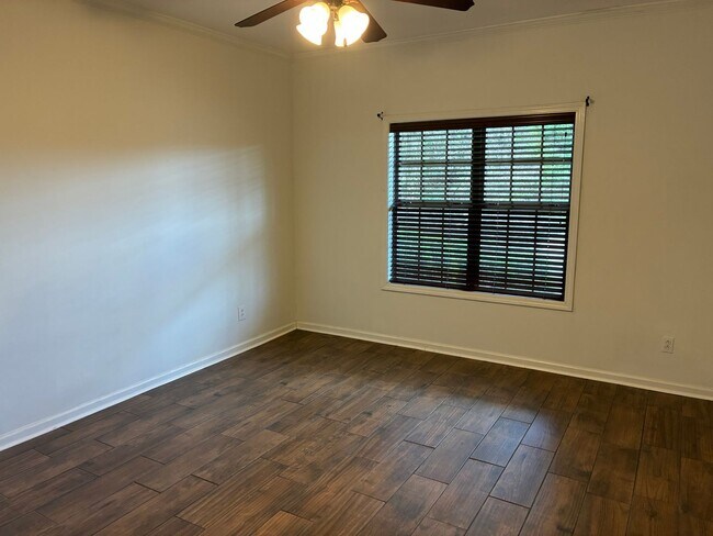 Building Photo - 125 Cypress Gln