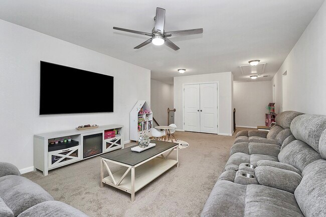 Building Photo - 17022 Carolina Pine Row