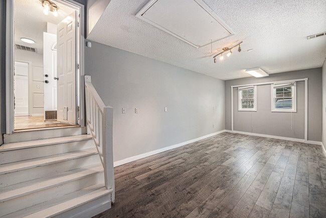 Building Photo - 1167 Landsdowne Dr