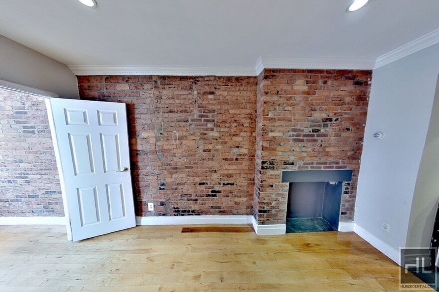 Building Photo - AVENUE B