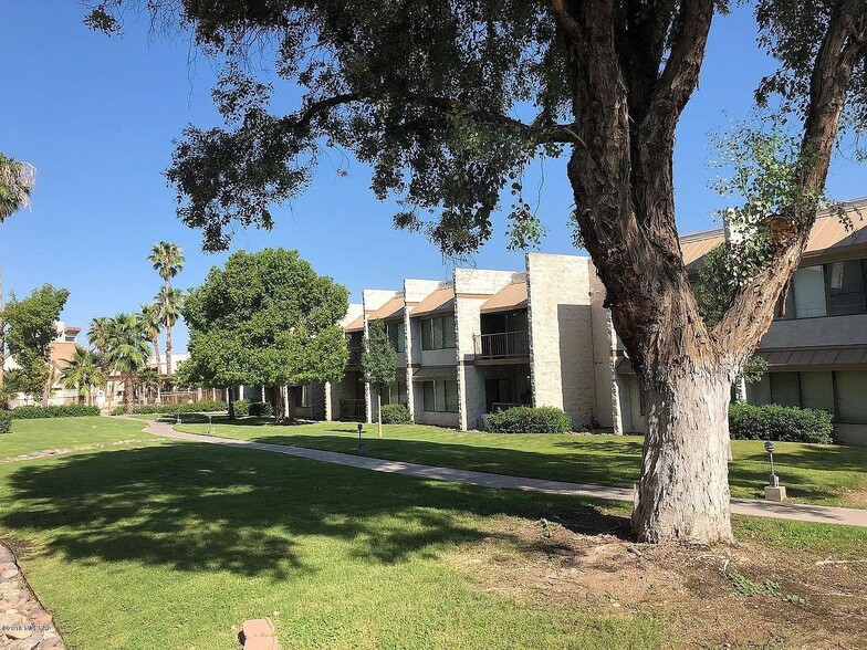 Building Photo - 7777 E Golf Links Rd