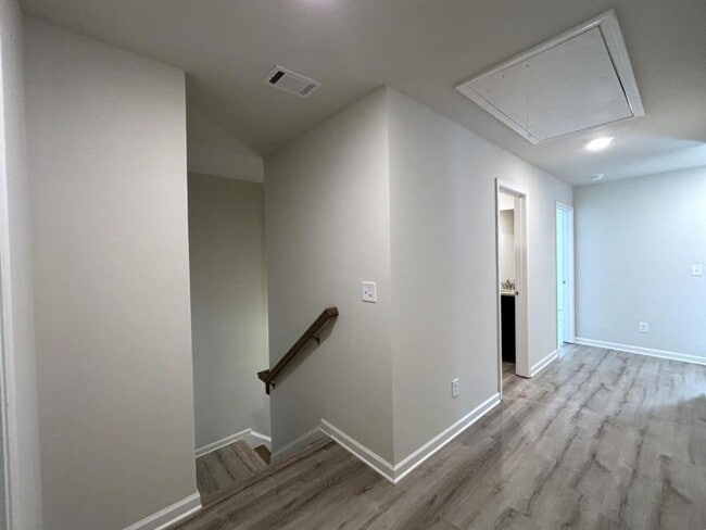Building Photo - 129 Chase Xing