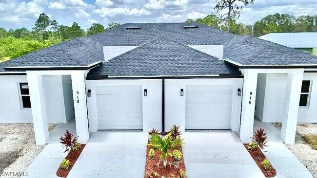 Building Photo - 918 Eisenhower Blvd