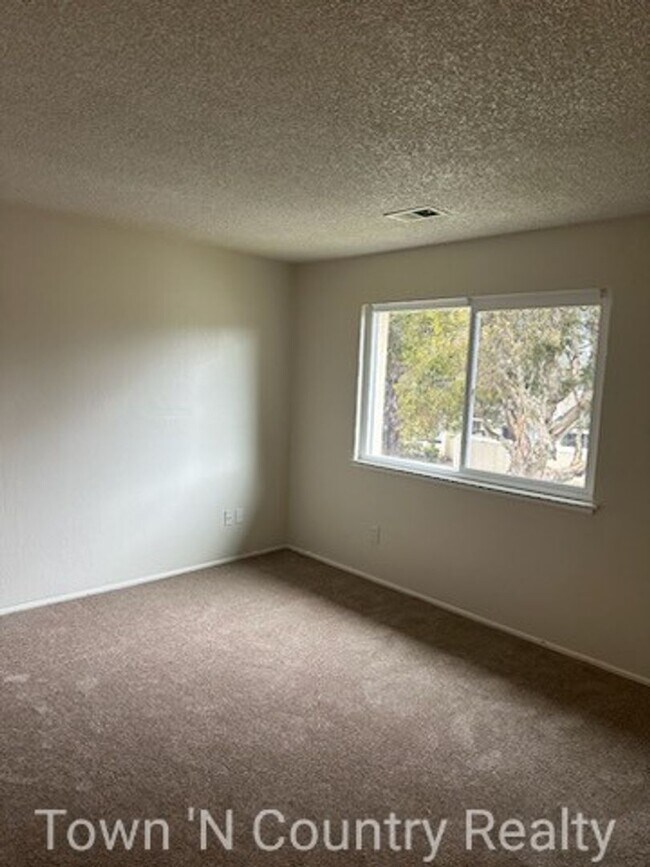 Building Photo - North Salinas Condo