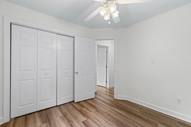 Building Photo - 2723 Sterling Park Dr