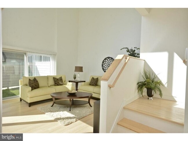 Building Photo - 11 Greenview Ave