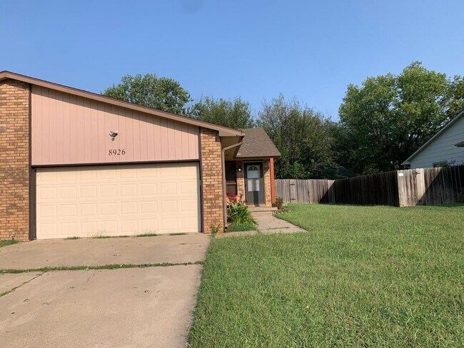 Primary Photo - 8924-8926 E Bluestem