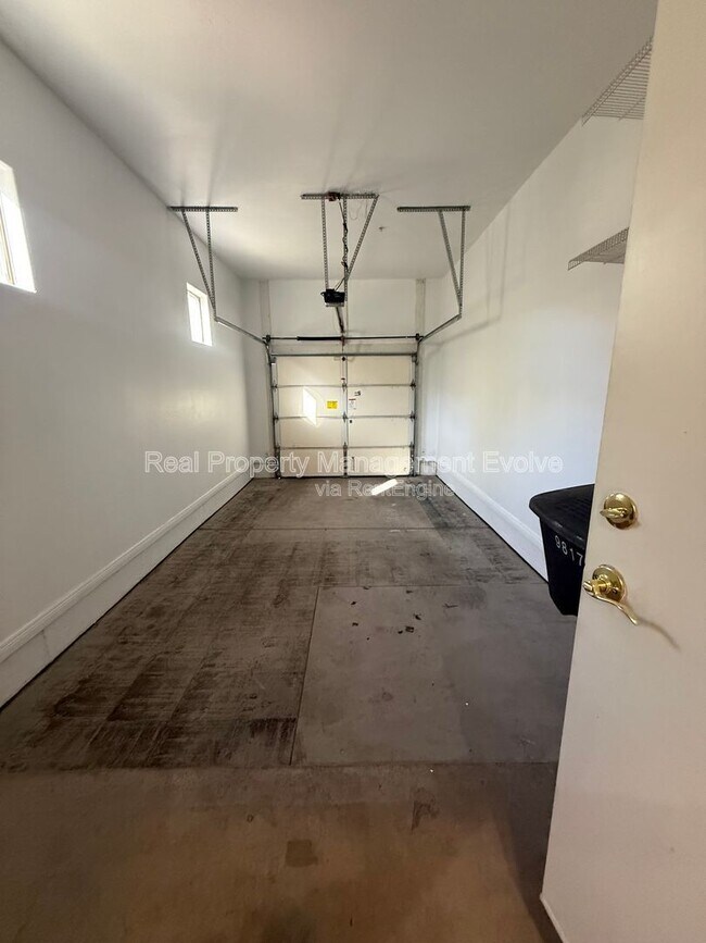 Building Photo - 16420 N Thompson Peak Pkwy