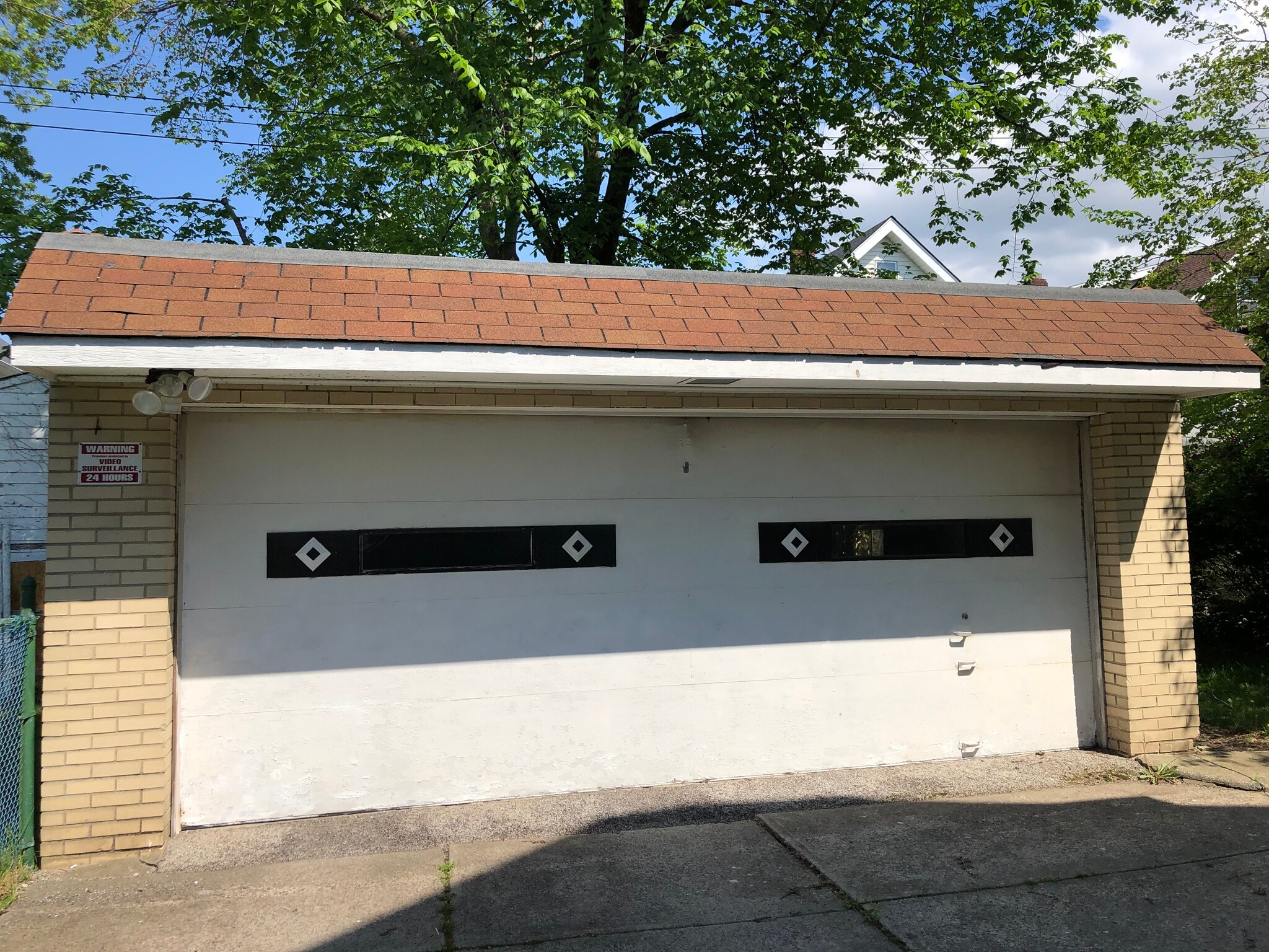 garage - 2525 E 124th St