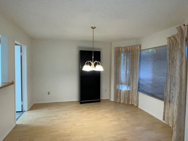 Building Photo - Stunning Porter Ranch S&S home centrally located