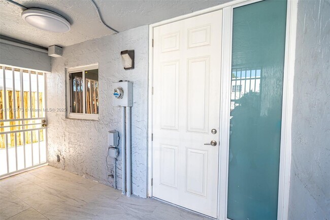 Building Photo - 1070 W 43rd Pl