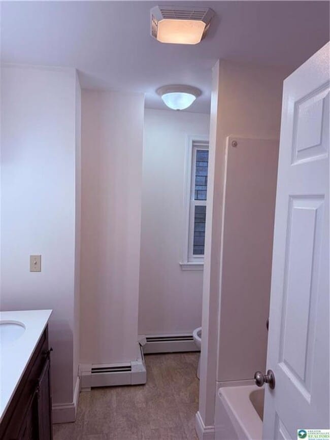 Building Photo - 3 bedroom 1 bathroom