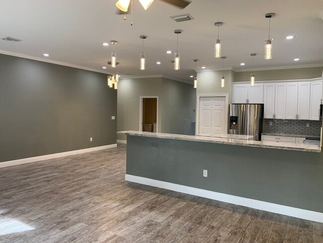 Building Photo - NEWER CONSTRUCTION MODERN HOME