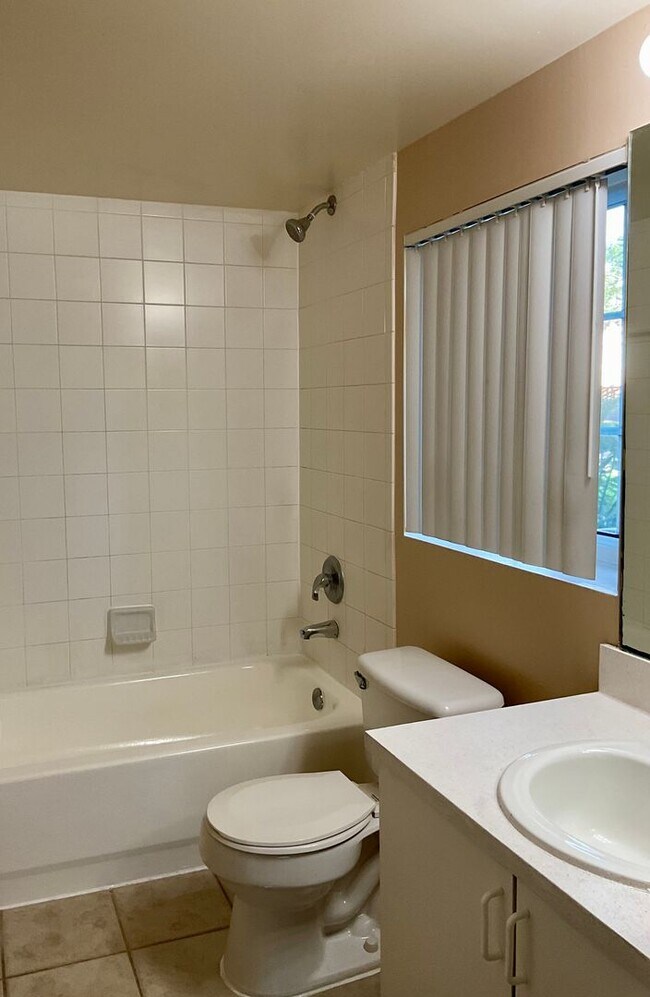 Building Photo - The Grand Isles - Key Lago