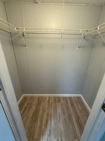 Closet Bedroom 2 - 516 Crouch Rd